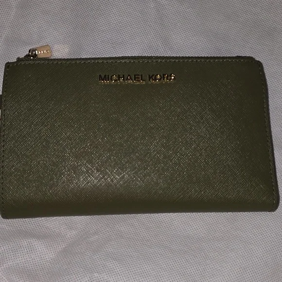 Michael Kors Jet Set Bag And Wallets - Picture 5 of 9